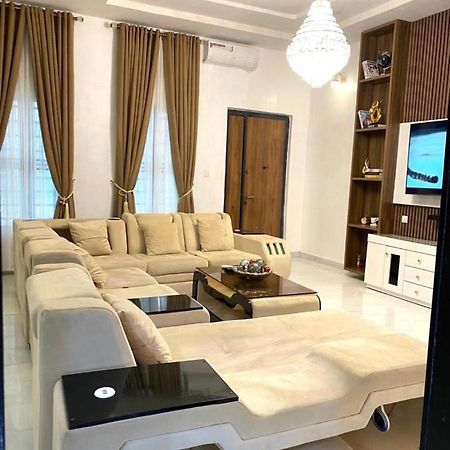 Urban Retreat Luxury Shortlet Apartment Lekki Ajah Lagos With Pool And Gym Dış mekan fotoğraf
