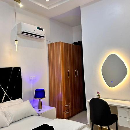 Urban Retreat Luxury Shortlet Apartment Lekki Ajah Lagos With Pool And Gym Dış mekan fotoğraf