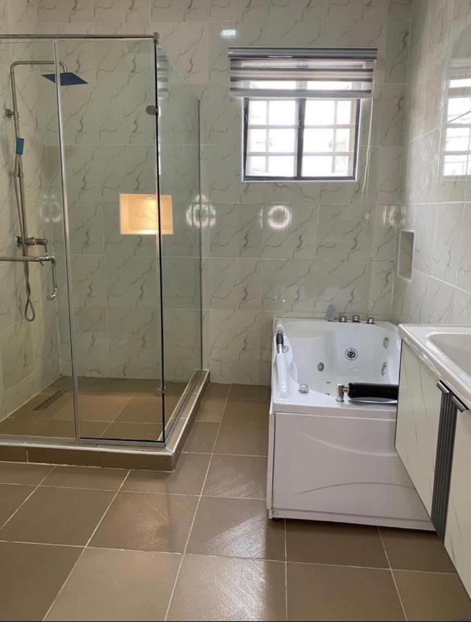 Urban Retreat Luxury Shortlet Apartment Lekki Ajah Lagos With Pool And Gym Dış mekan fotoğraf