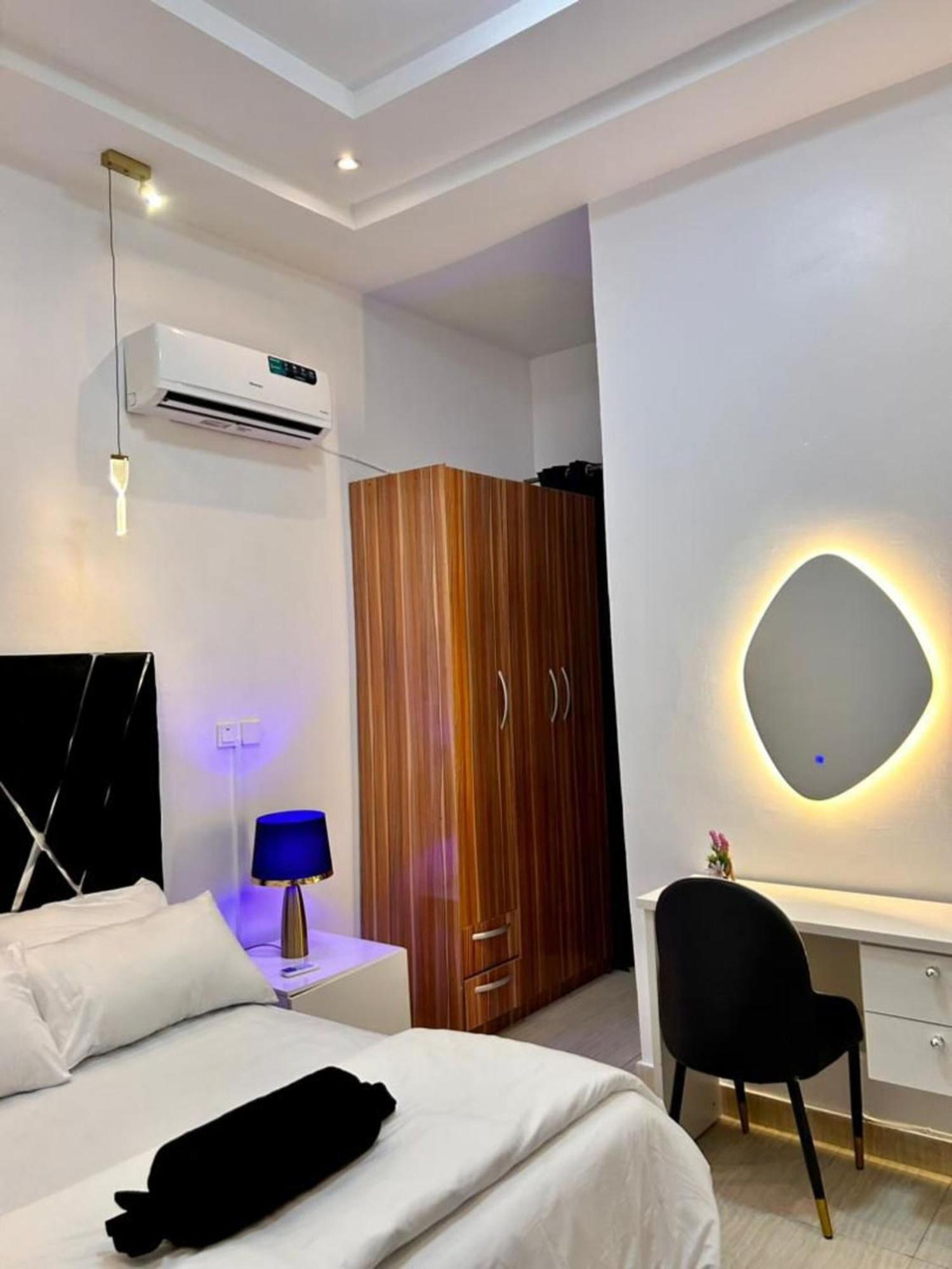 Urban Retreat Luxury Shortlet Apartment Lekki Ajah Lagos With Pool And Gym Dış mekan fotoğraf